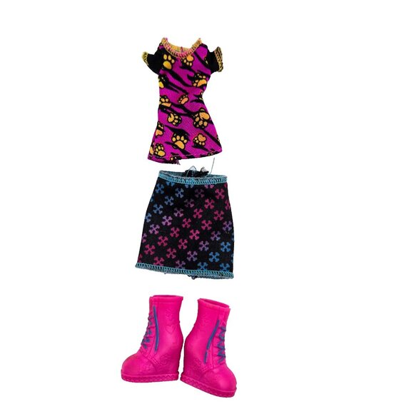 Monster High Howleen Wolf Creepateria Shirt Skirt Shoes Accessories Mattel Read - Picture 1 of 8